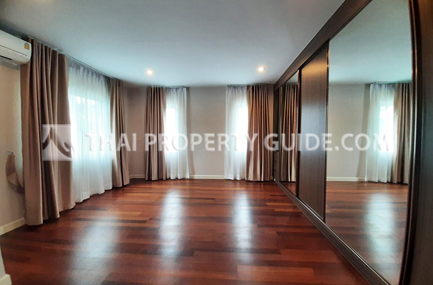 House with Shared Pool in Sukhumvit 